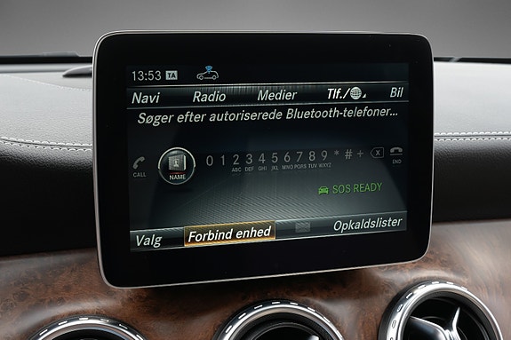 Mercedes-Benz GLA250 12 of 25