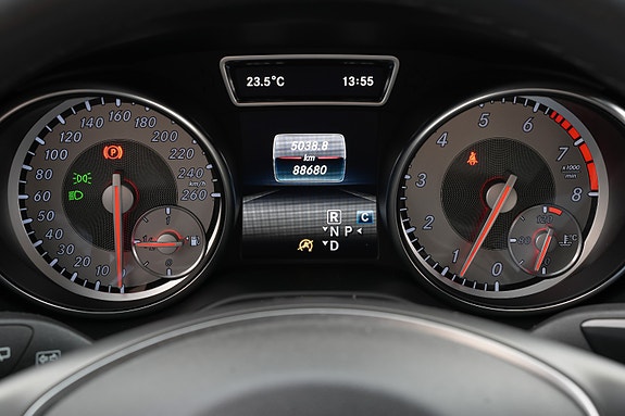 Mercedes-Benz GLA250 15 of 25