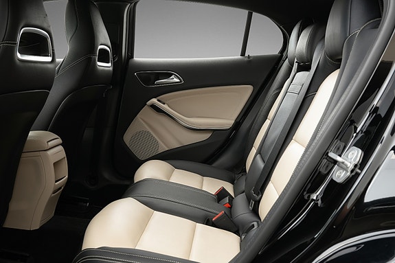 Mercedes-Benz GLA250 19 of 25