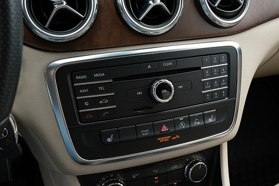 Mercedes-Benz GLA250 10 of 25