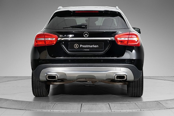Mercedes-Benz GLA250 3 of 25