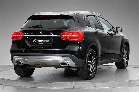 Mercedes-Benz GLA250 4 of 25