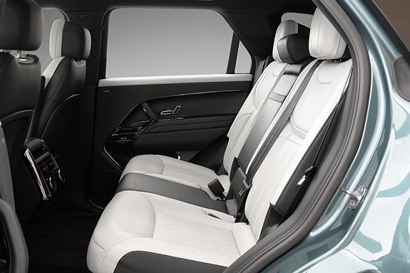 Land Rover Range Rover Sport 26 of 30