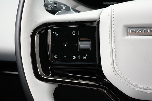 Land Rover Range Rover Sport 23 of 30