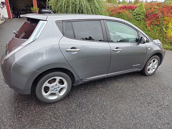 Nissan Leaf 6 of 11