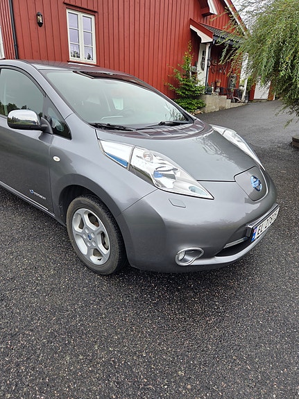 Nissan Leaf 5 of 11