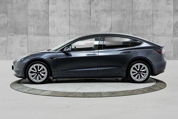 Tesla Model 3 9 of 30