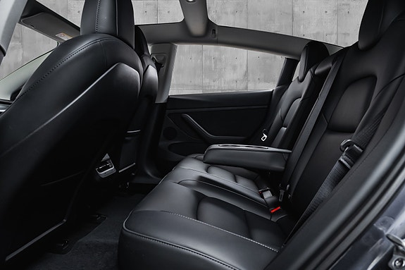 Tesla Model 3 17 of 30