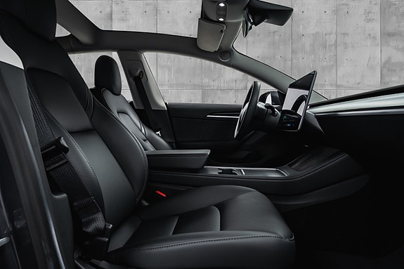 Tesla Model 3 15 of 30