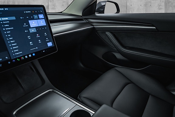 Tesla Model 3 14 of 30