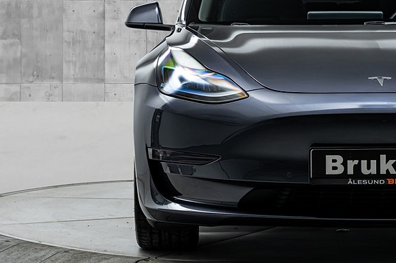 Tesla Model 3 4 of 30