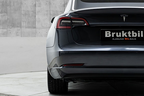 Tesla Model 3 8 of 30