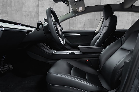 Tesla Model 3 11 of 30