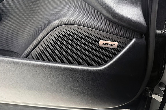 Porsche Taycan 4 30 of 30