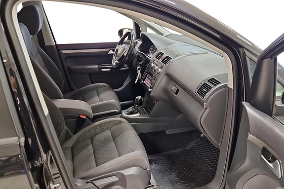 Volkswagen Touran 13 of 28