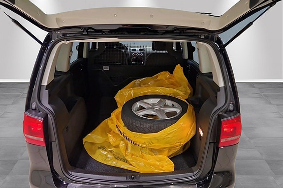 Volkswagen Touran 9 of 28