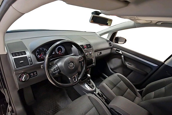 Volkswagen Touran 10 of 28