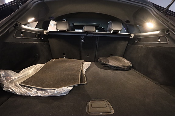 Mercedes-Benz EQC400 27 of 29
