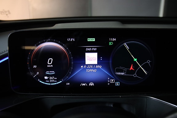 Mercedes-Benz EQC400 13 of 29