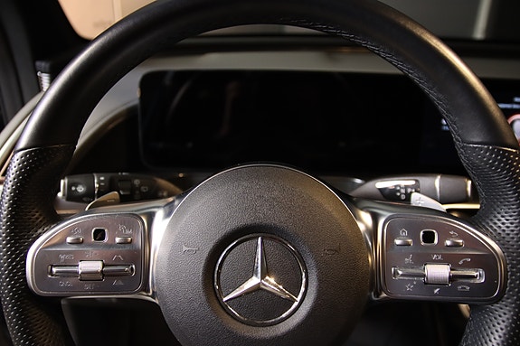 Mercedes-Benz EQC400 12 of 29