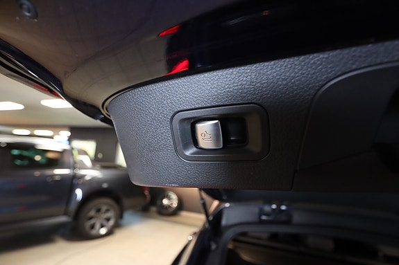 Mercedes-Benz EQC400 28 of 29