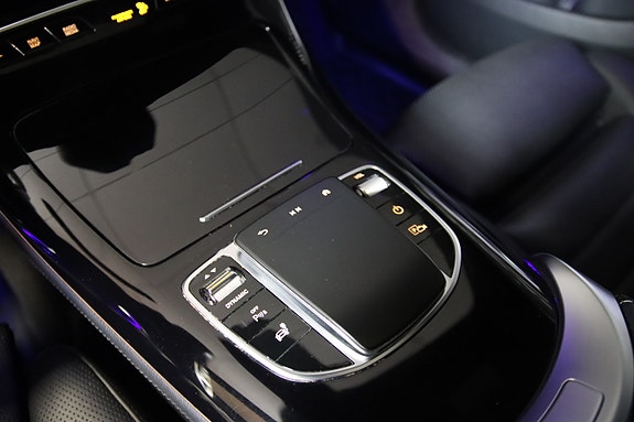 Mercedes-Benz EQC400 17 of 29