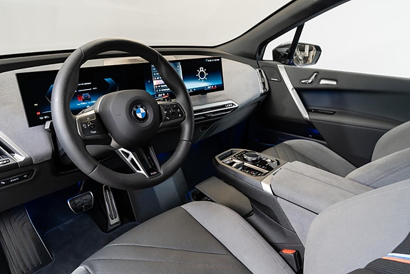 BMW iX 13 of 30