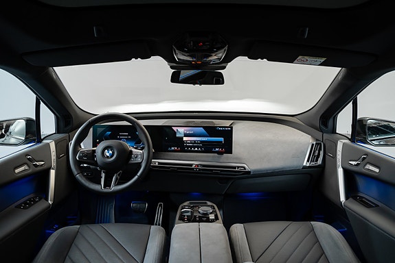 BMW iX 20 of 30
