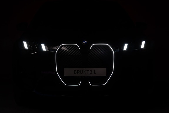 BMW iX 2 of 30