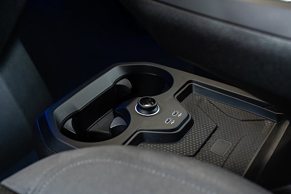 BMW iX 16 of 30