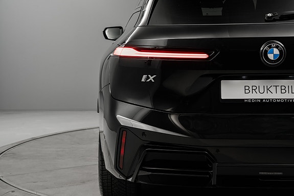 BMW iX 8 of 30