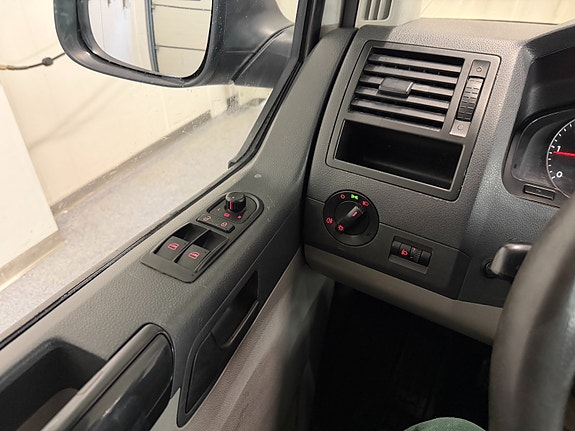 Volkswagen Transporter 10 of 16