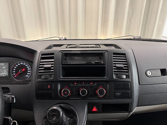 Volkswagen Transporter 9 of 16