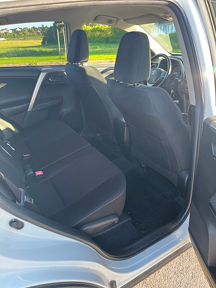 Toyota RAV4 7 of 8