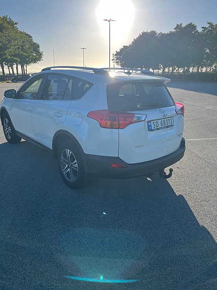 Toyota RAV4 5 of 8