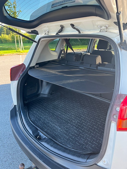 Toyota RAV4 6 of 8