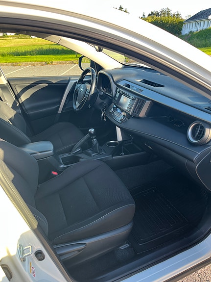 Toyota RAV4 8 of 8