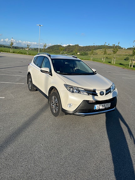 Toyota RAV4 2 of 8