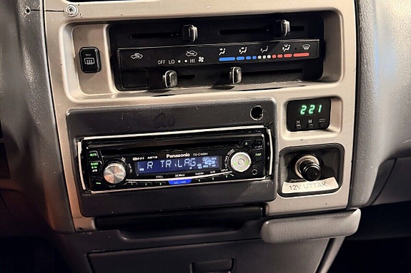 Toyota HiAce 11 of 15