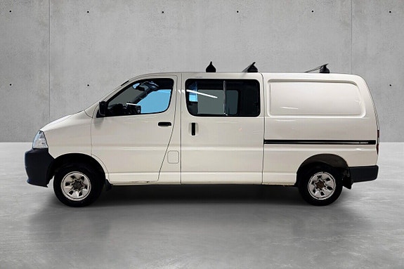 Toyota HiAce 6 of 15