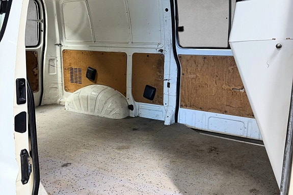 Toyota HiAce 13 of 15