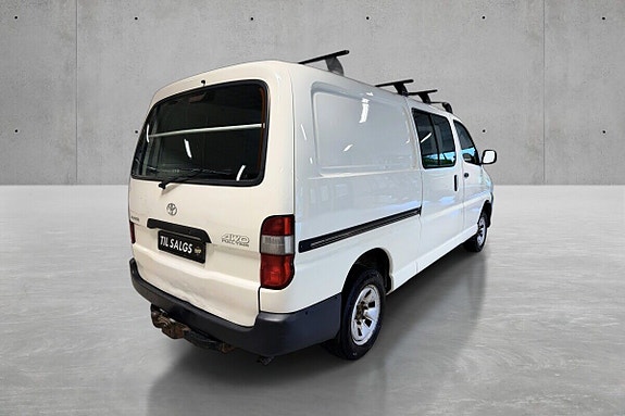 Toyota HiAce 3 of 15