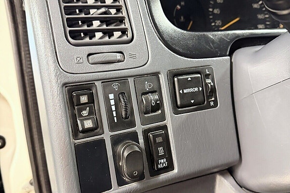 Toyota HiAce 9 of 15