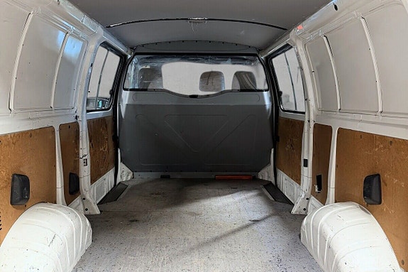 Toyota HiAce 14 of 15