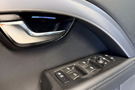 Volvo XC70 11 of 28