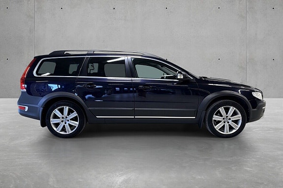 Volvo XC70 2 of 28