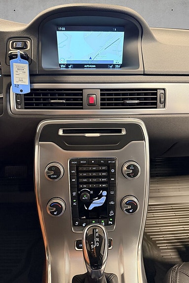 Volvo XC70 16 of 28