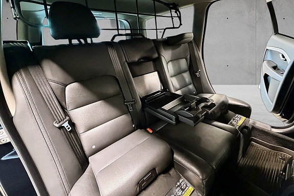Volvo XC70 26 of 28