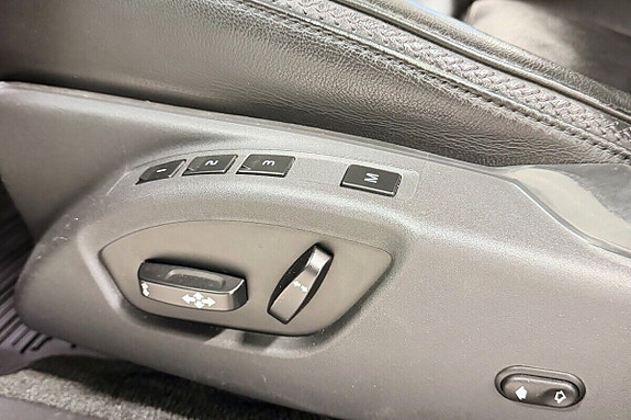 Volvo XC70 10 of 28