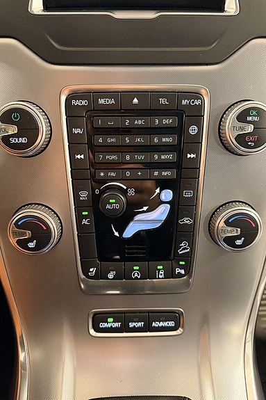Volvo XC70 17 of 28